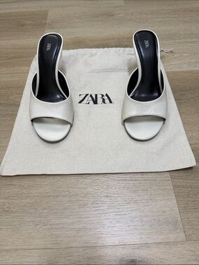 Zara Cream Open-Toe Slide Sandals with Black Insole and clear heels 7.5